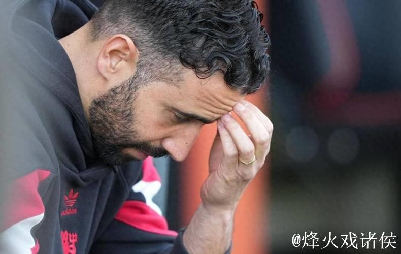 阿莫林从三后卫到四后卫灵活应变,反观曼联依旧令人失望 阿莫林从三后卫到四后卫灵活应变,反观曼联依旧令人失望