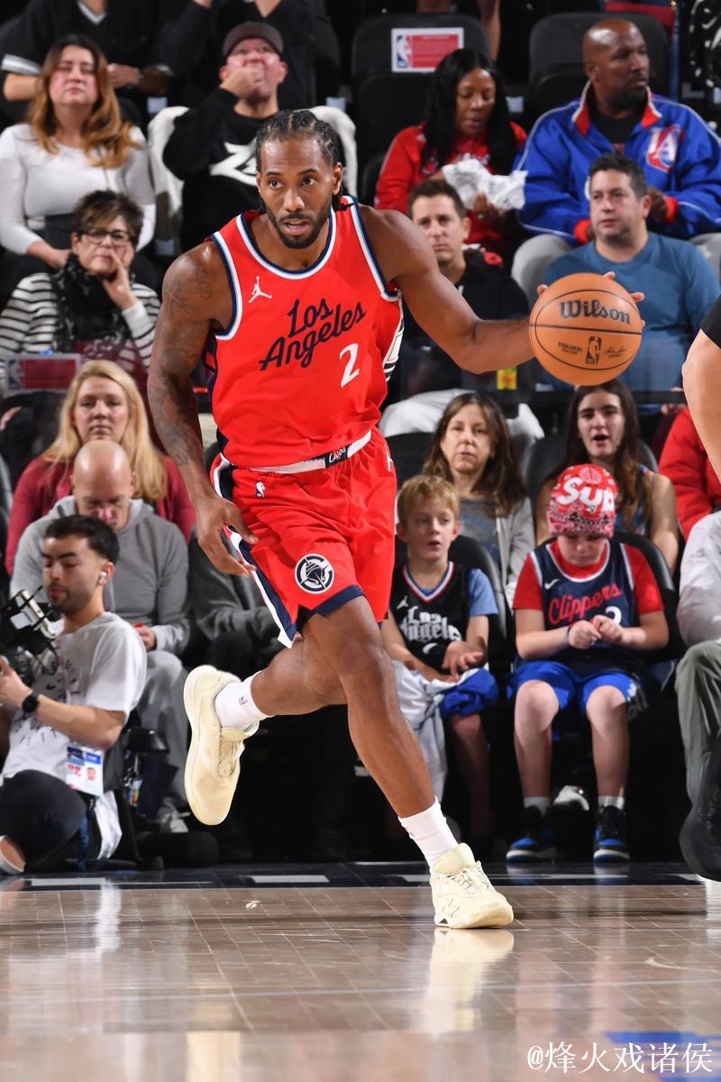 伦纳德半场表现平平：11投5中，三分全失仅得11分